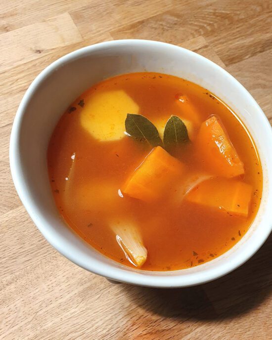 Rezept für Bouillonsuppe mit Kartoffeln, Zwiebeln und Karotten