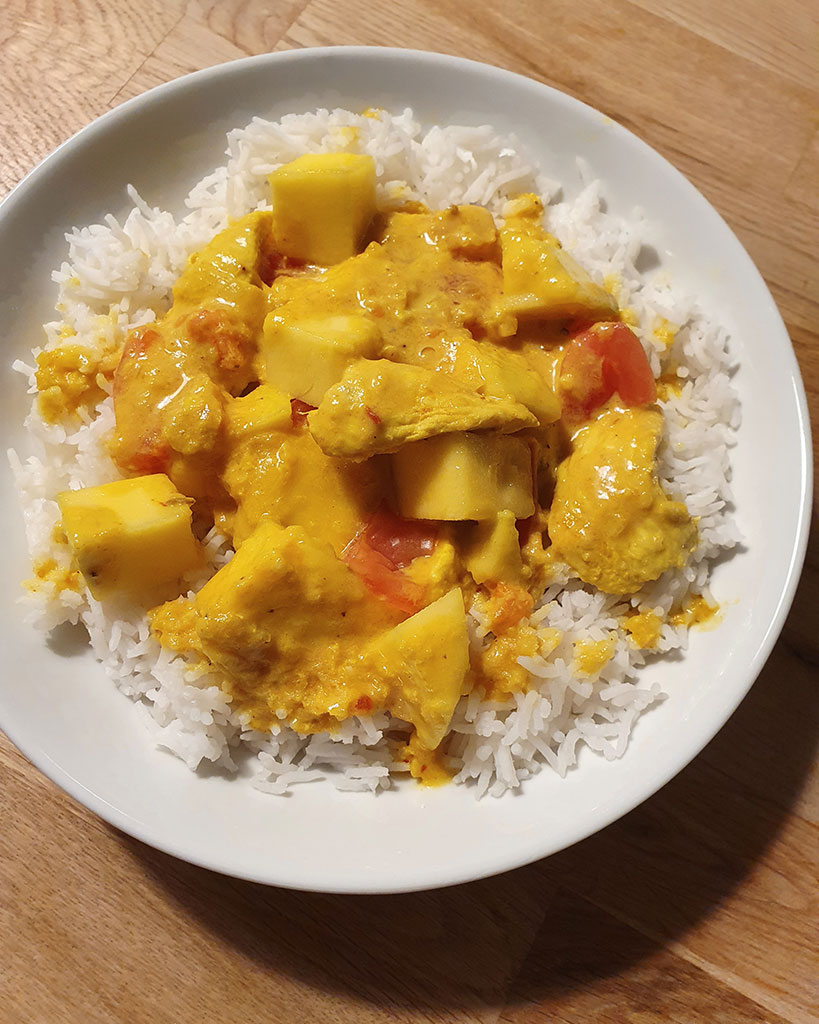 Rezept für brasilianisches Hähnchen Curry mit Mango und Tomaten