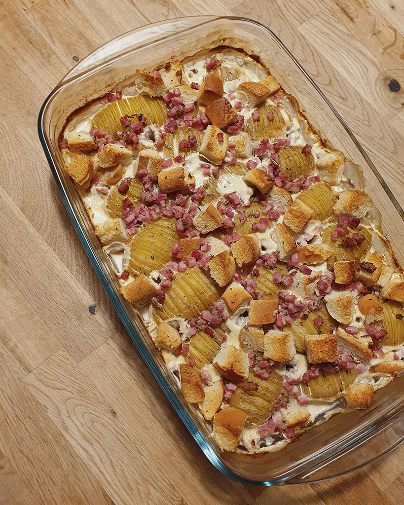 Rezept für Fächerkartoffel Auflauf mit Rosmarin-Brot-Speck-Topping