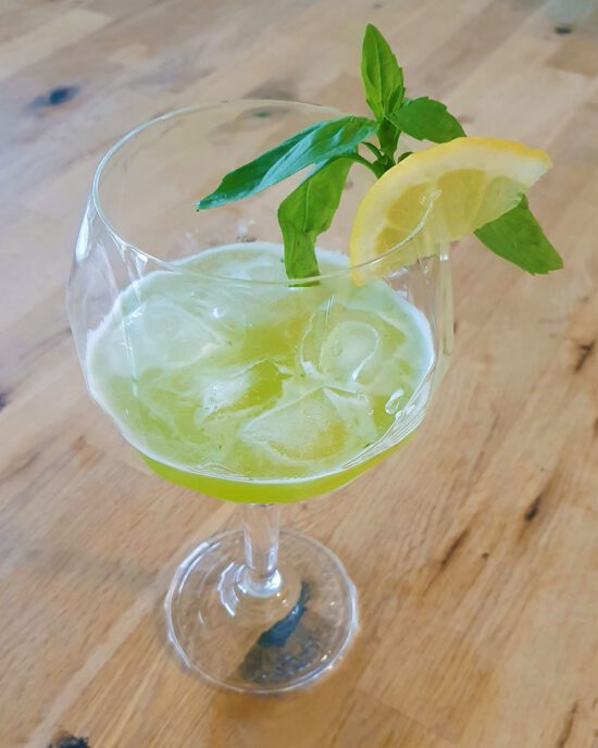 Cocktail Rezept für einen Gin Basil Smash
