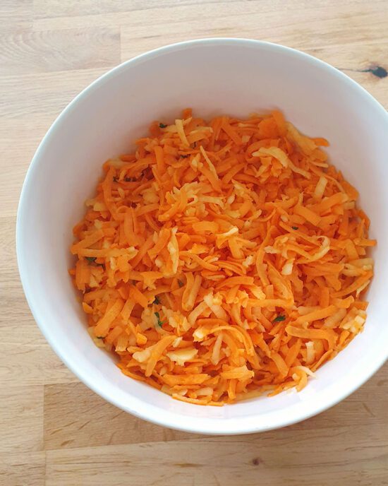 Rezept für einen leichten Karotten Apfel Salat