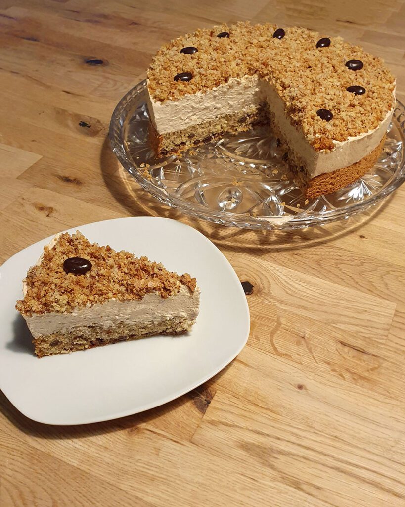 Einfaches Torten Rezept für eine Mokka Mandel Krümeltorte