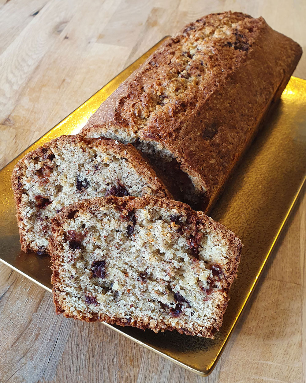 Kuchen Rezept für einen aromatischen Nuss Cake mit Schokostückchen