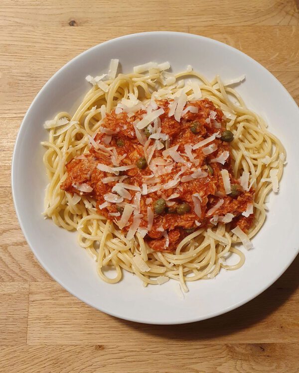 Blitzrezept für Pasta mit Thunfisch-Tomatensauce und Kapern Blitzrezept für Pasta mit Thunfisch-Tomatensauce und Kapern