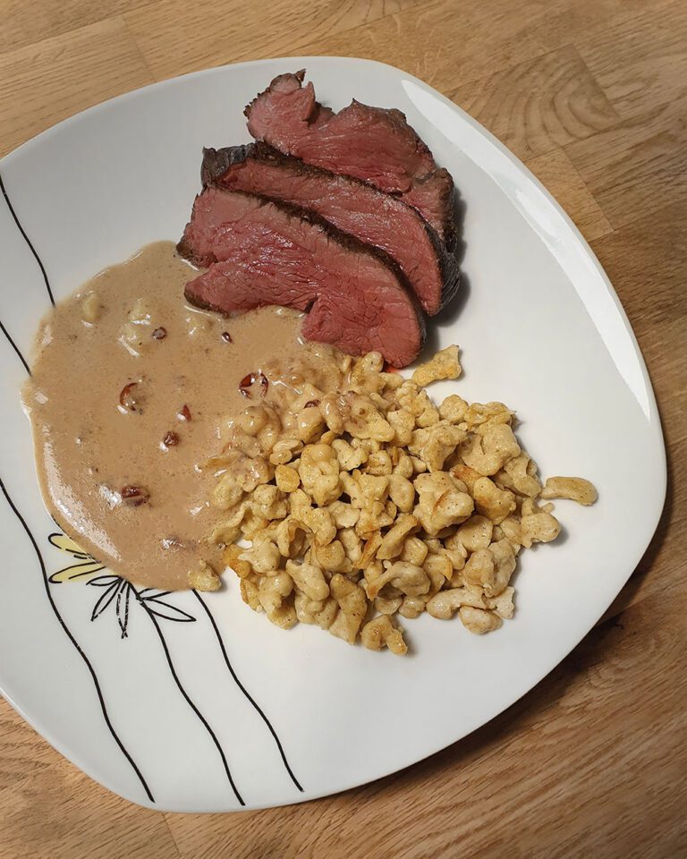 Rezept: Rinderfilet am Stück an Preiselbeer Cognac Sahnesauce