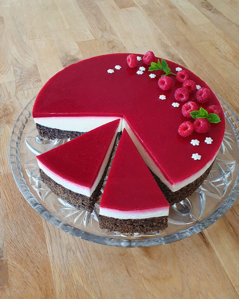 Leichtes Torten Rezept für Himbeer Mohn Quarktorte