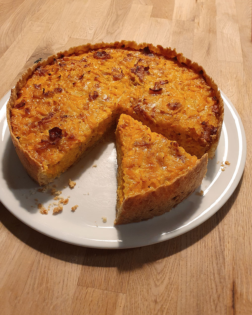 Mega Herbst Rezept: Kürbis Quiche mit Käse, Speck und Zwiebel