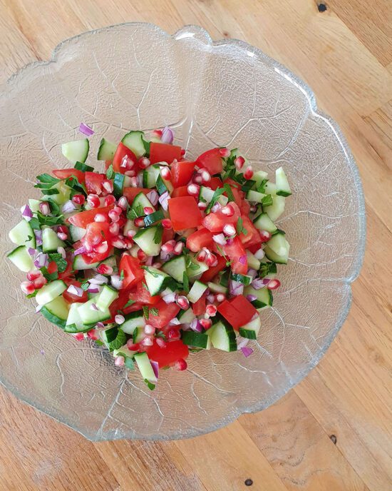 Persisches Rezept für Shirazi Salat mit Tomaten, Gurken und Minze