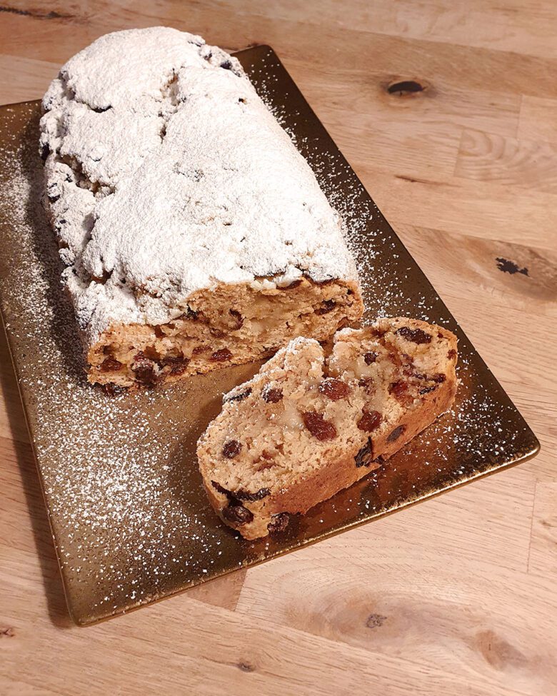 Weihnachtliches Christstollen Rezept für Quarkstollen mit Marzipan