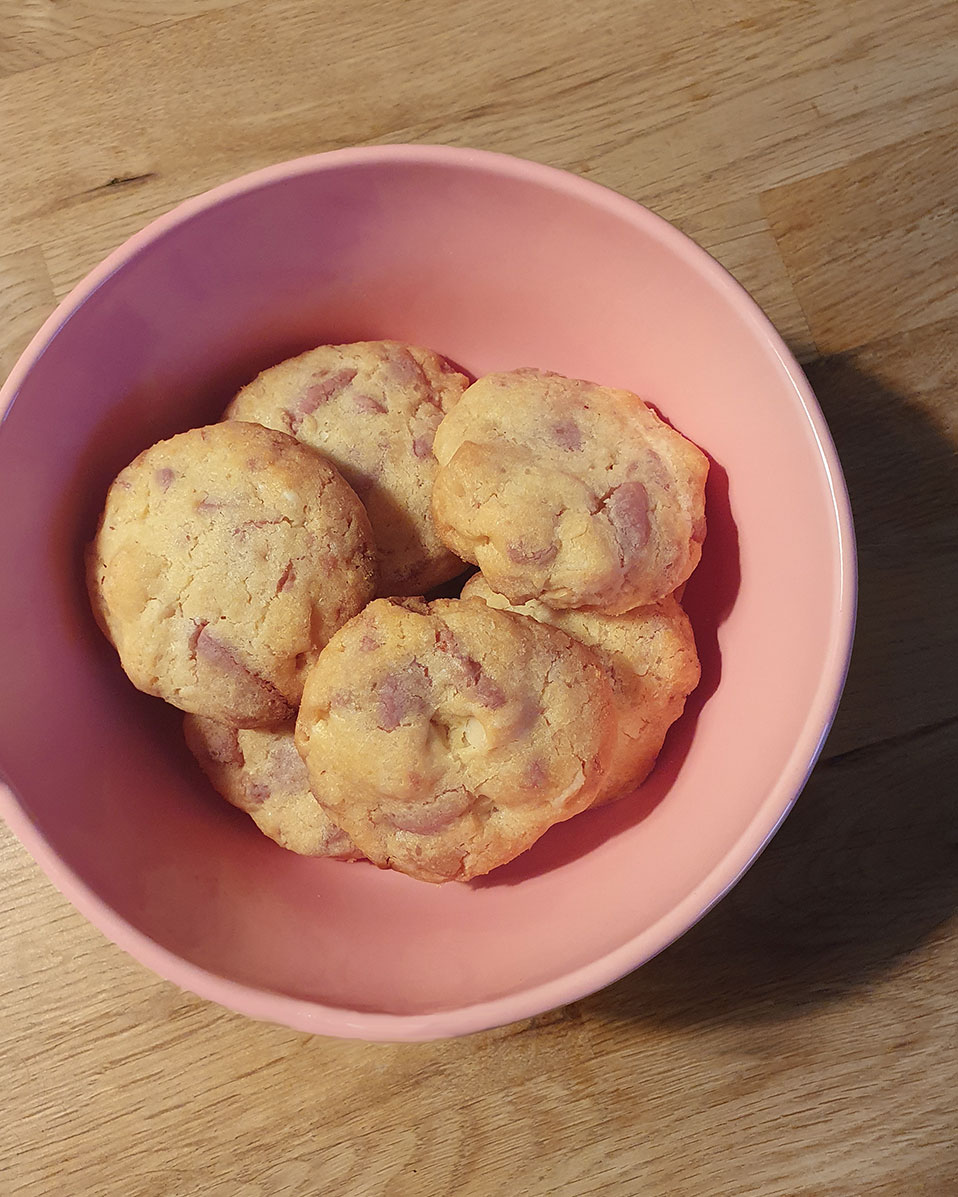 Rezept für Ruby Chocolate Chip Cookies mit Macadamia Nüssen