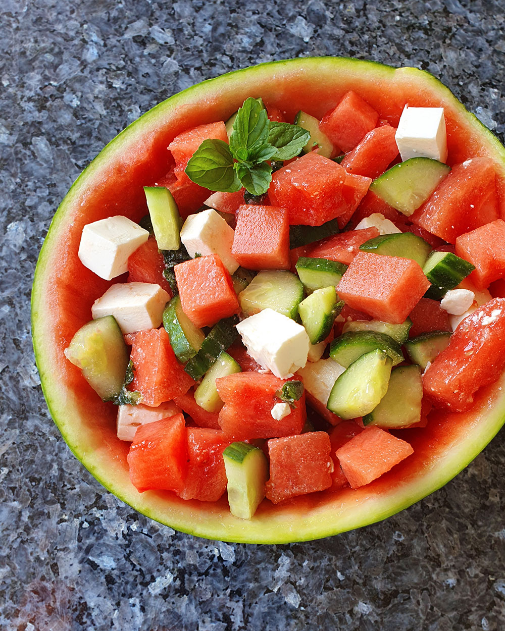 Sommerliches Salat Rezept mit Wassermelone, Feta, Gurke und Minze