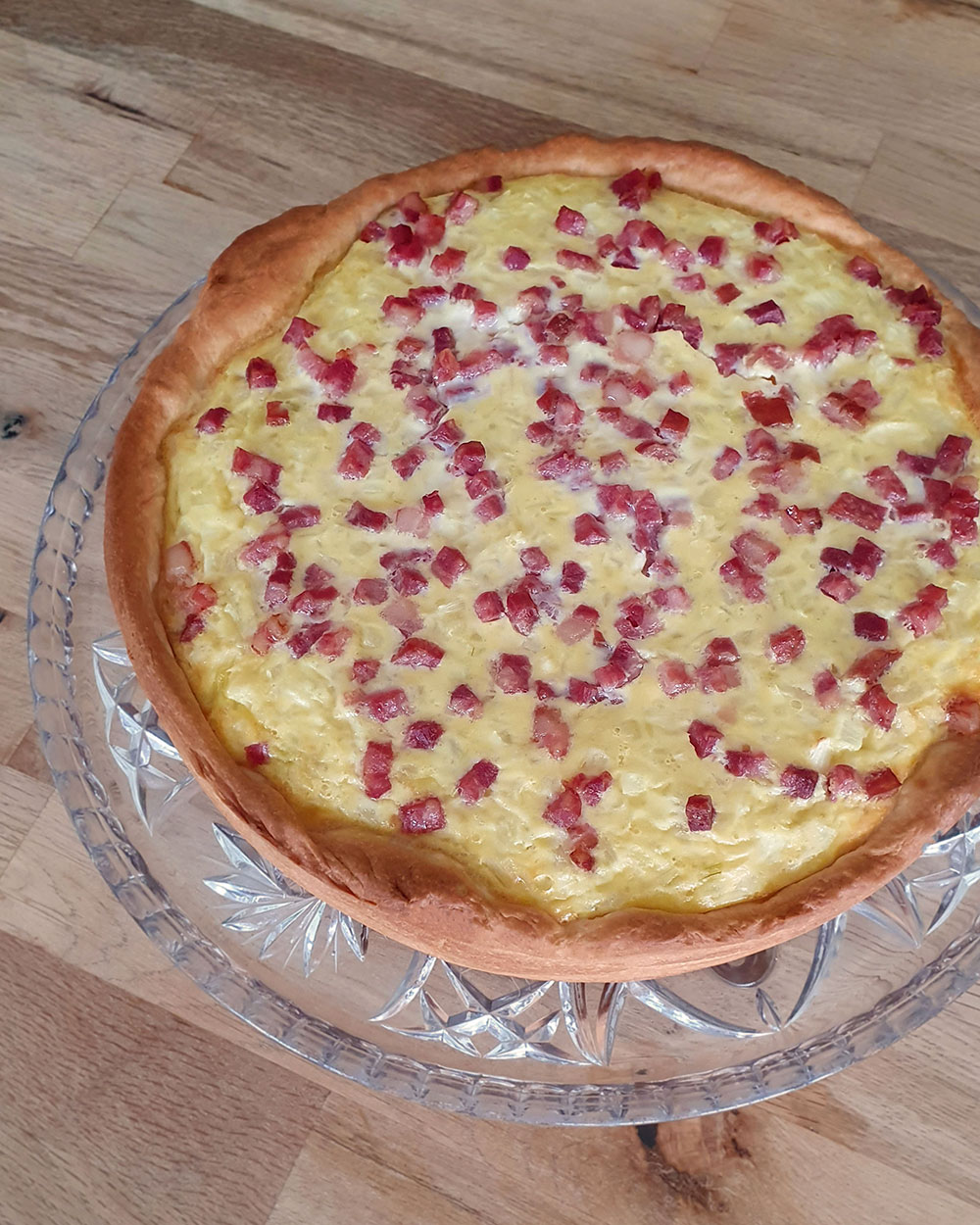 Rezept: Schwäbischer Zwiebelkuchen mit Hefeteig und viel Füllung