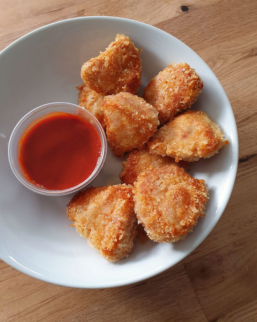 Einfaches Rezept für saftige Chicken Nuggets aus dem Backofen