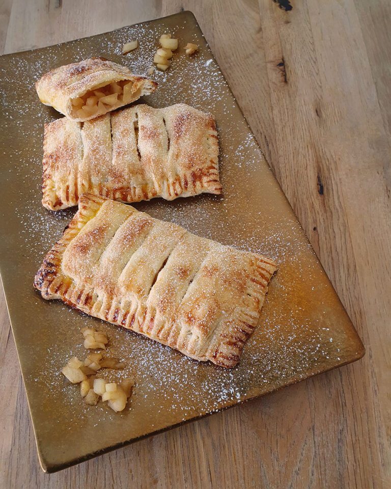 Einfaches Rezept für saftige Apfeltaschen mit krossem Blätterteig