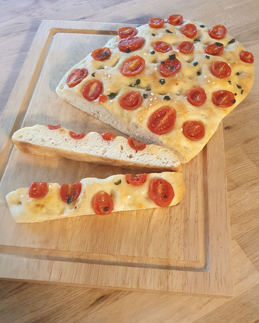 Italienisches Brot Rezept: Saftiges Tomaten Focaccia mit Oregano