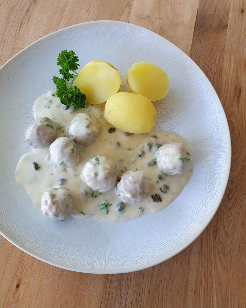 Rezept für Traditionelle Königsberger Klopse mit Sardellen in Kapern Sauce