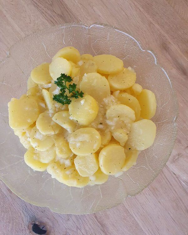 Nach diesem Rezept werden Bratkartoffel Würfel schön knusprig!